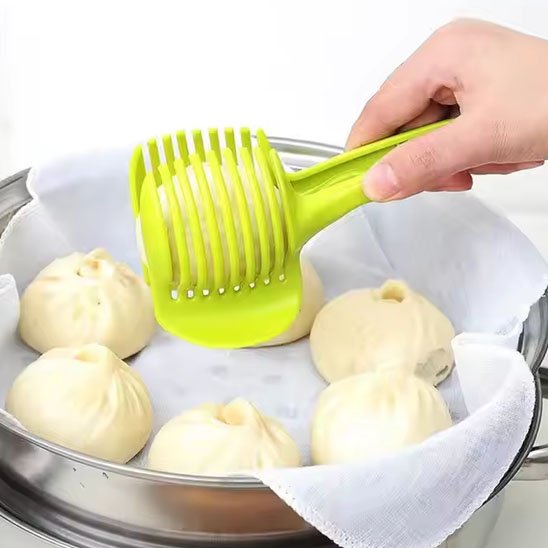 demonstration du coupe legumes pour preparer des legumes en cuisine