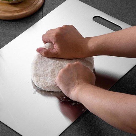 Planche a decouper de haute qualite pour farine et legumes