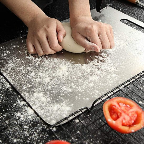 Planche a decouper pour petrie de la farine et des legumes